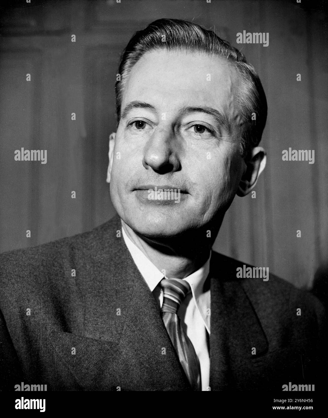 Eric Johnson, Präsident der Motion Picture Association of America, hielt eine Pressekonferenz in London ab, um herauszufinden, warum Hollywood-Filme ihre Zugkraft verlieren. Er wollte über die Ernennung eines Amerikaners sprechen, der in England bleiben würde, als Berater auf dem US-Markt und als Dolmetscher des Hays Code of Screen Zensur, der am 1. November 1946 im Claridge's Hotel ist Stockfoto