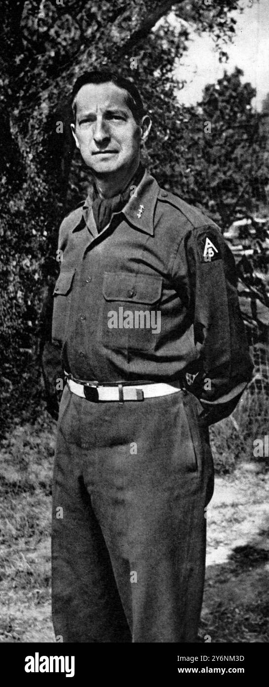 Der Kommandeur der Fünften Armee in Italien, Generalleutnant Mark Wayne Clark. Zuvor war er stellvertretender Oberbefehlshaber von General Eisenhower in Nordafrika ©2004 Topfoto Stockfoto
