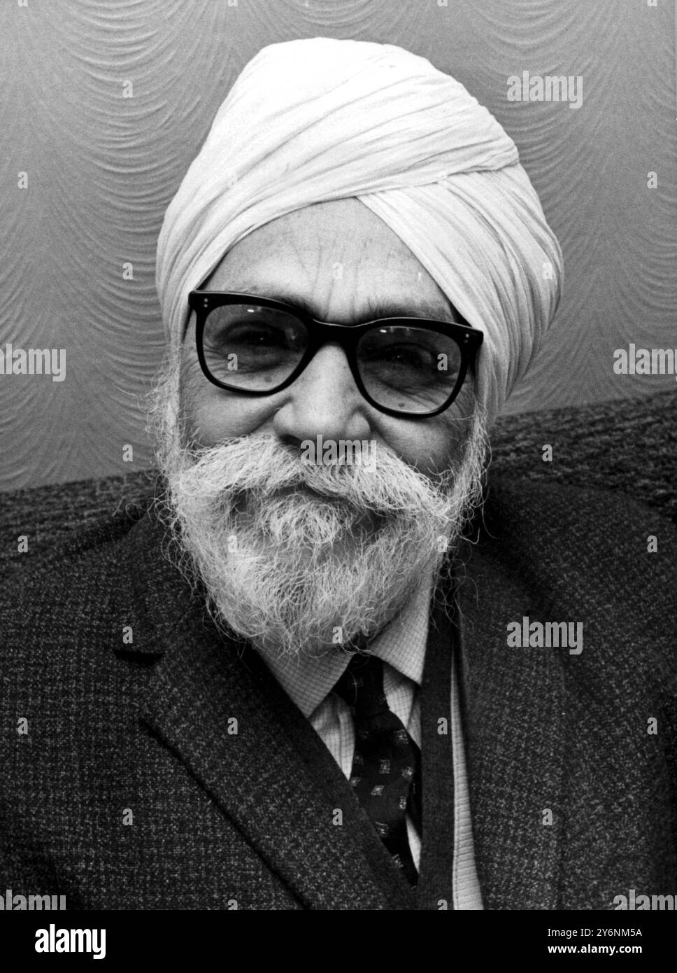 Der Sikh-Führer droht mit der Verbrennung. Herr Sohan Singh Jolly 66 Jahre alter Präsident einer Organisation, die 140.000 Sikhs in Großbritannien vertritt, der sich in drei Monaten zu verbrennen droht, wenn der Verkehrsausschuss von Wolverhampton sein Verbot für Sikh-Busfahrer mit Turban und Bart nicht aufhebt. Januar 1969 Stockfoto