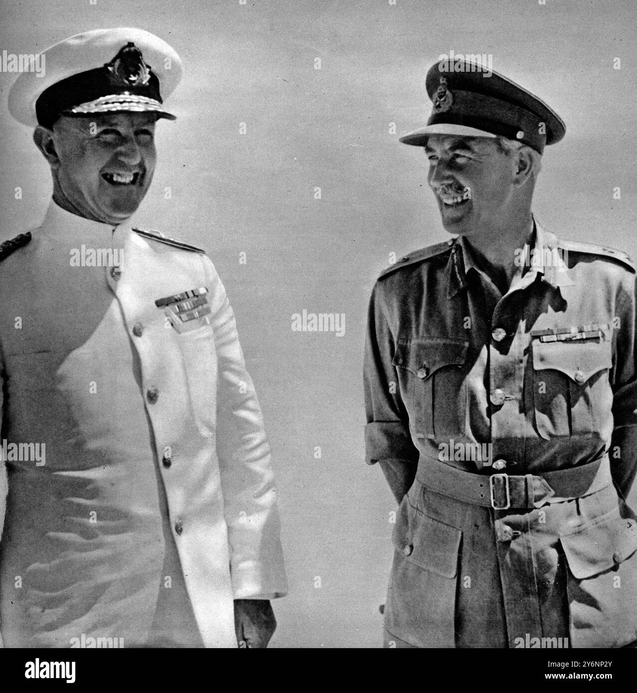Die neue libysche Offensive, die beiden berühmten Brüder Lieut General Sir Alan Cunningham kommandierte die achte Armee, mit seinem älteren Bruder, dem Admiral Commander in Chief Mediterranean FleetNovember 1941 Stockfoto