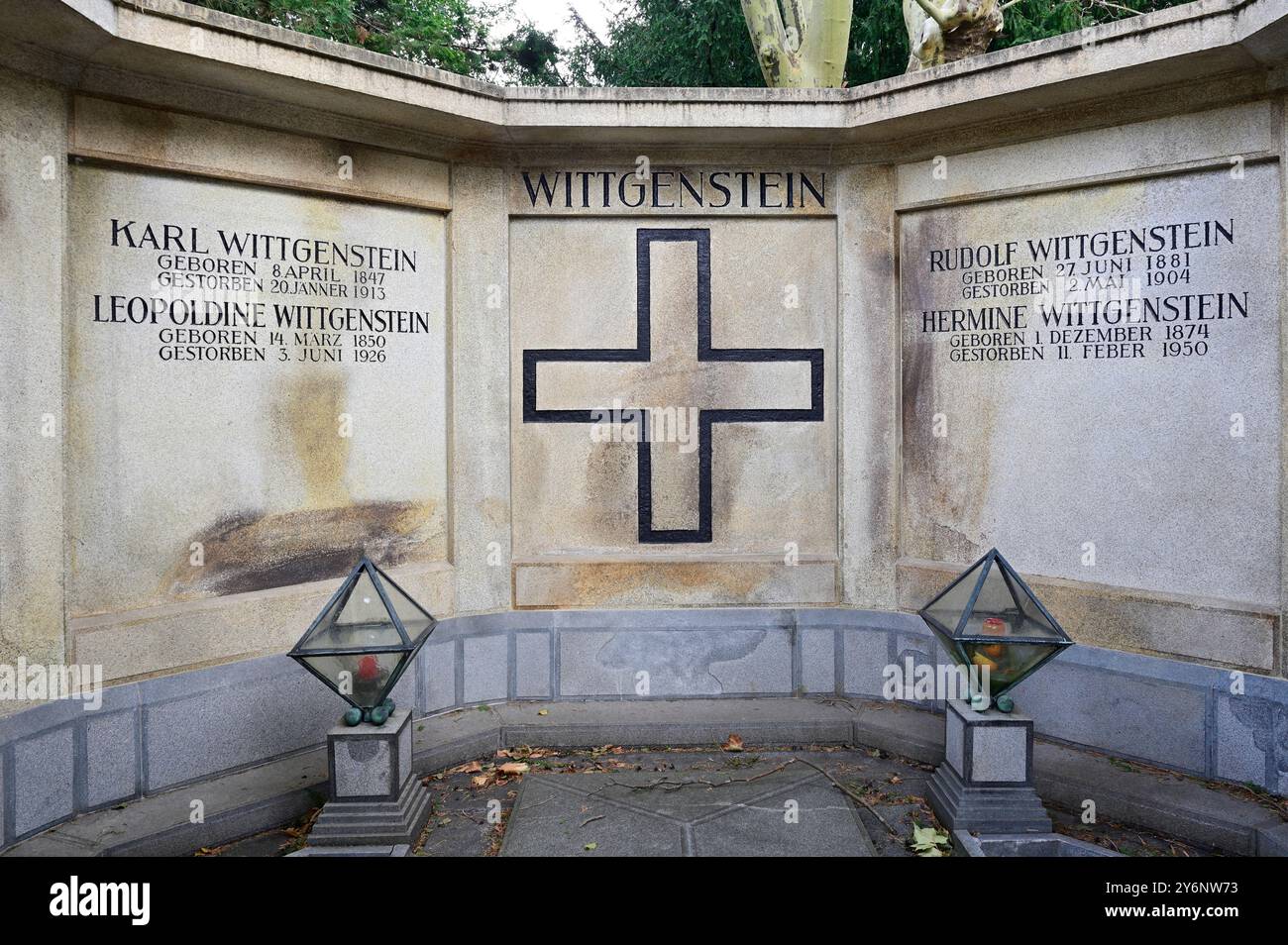 Wien, Österreich. Wiener Zentralfriedhof, Grab des österreichischen Stahlmagnaten Karl Wittgenstein (1847–1913), seiner Frau Leopoldine und seinen Kindern Rudolf an Stockfoto