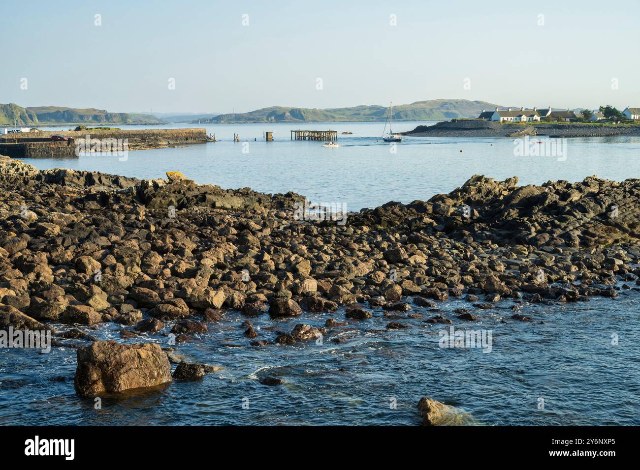 Ellenabeich Village neben Easdale Island, in der Nähe von Oban, Argyll and Bute, Schottland, Großbritannien Stockfoto