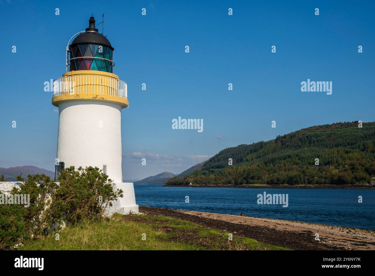 Ardgour Lighthouse in den Corran Narrows am Loch Linnhe in der Nähe von Fort William, Schottland, Großbritannien Stockfoto