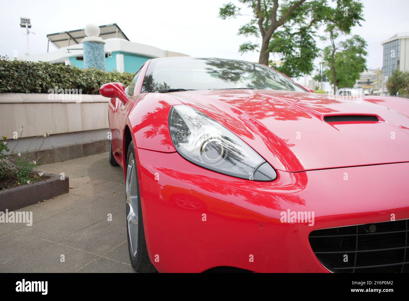 Red Luxury Car Nahaufnahme Stockfoto Red Luxury Car Nahaufnahme Stockfoto