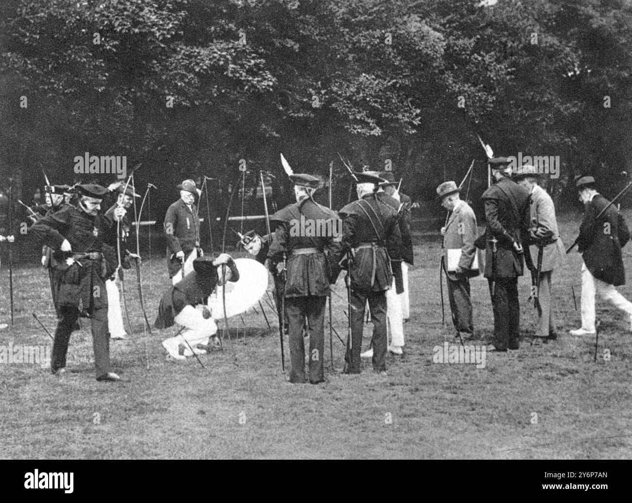 The Woodmen of Arden and the Royal Company of Archers: Der Wettkampf im Bogenschießen in den East Meadows, Edinburgh. 28. Juli 1923 Stockfoto