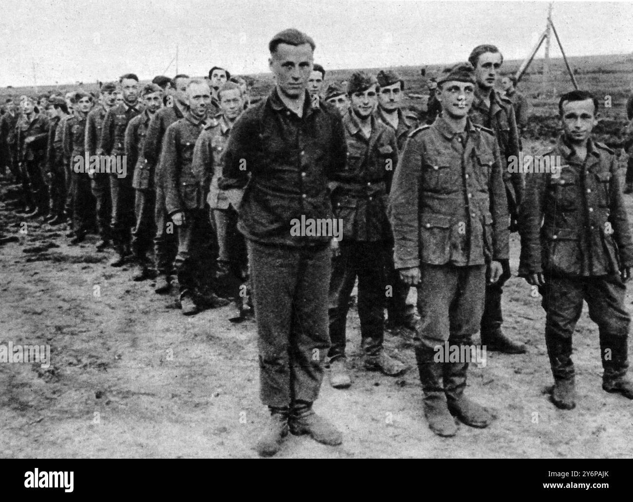 Stalingrad - der Friedhof der Hoffnungen Hitlers. Deutsche Offiziere und Männer , die von den Russen umhüllt werden : aufgrund der Wildheit der Kämpfe gibt es auf beiden Seiten vergleichsweise wenige Gefangene . 31. Oktober 1942 Stockfoto