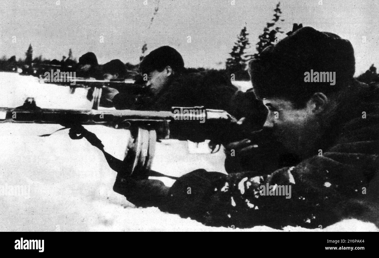 Die Rote Armee an der Zentralfront bei Veliki Luki in einer Offensive. Der Feind verlor mehr als 6000 Mann in diesem Gebiet. 19. Dezember 1942 Stockfoto