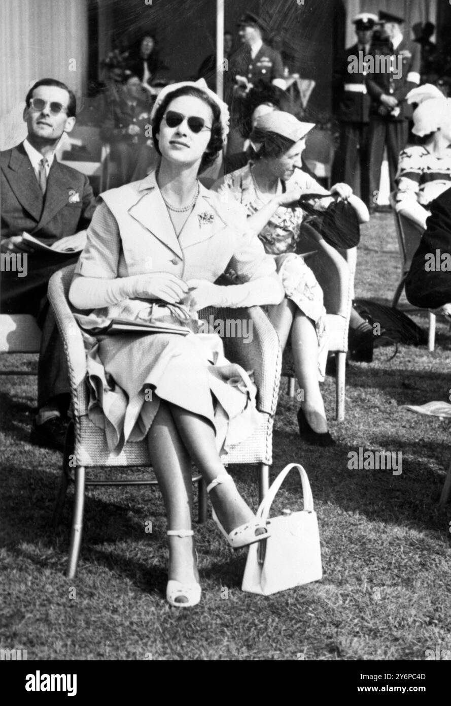 Prinzessin Margaret bei Farnborough Flugschau mit Gruppenkapitän Peter Townsend hinter dem 7. Juli 1950 Stockfoto