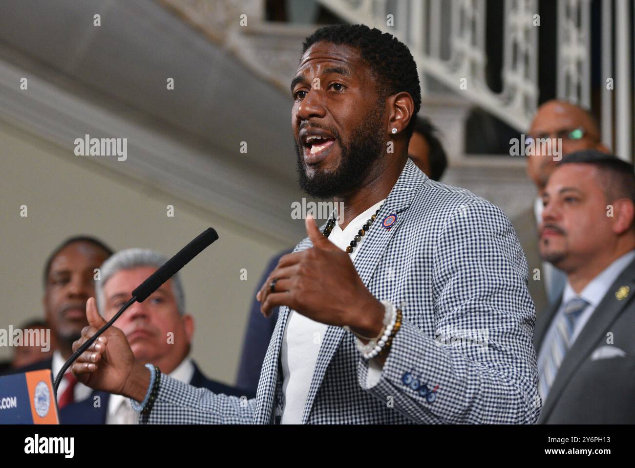 Jumaane Williams spricht während einer Pressekonferenz über die Prävention von Waffengewalt und öffentliche Sicherheit am 31. Juli 2023 in New York. Mayo Stockfoto