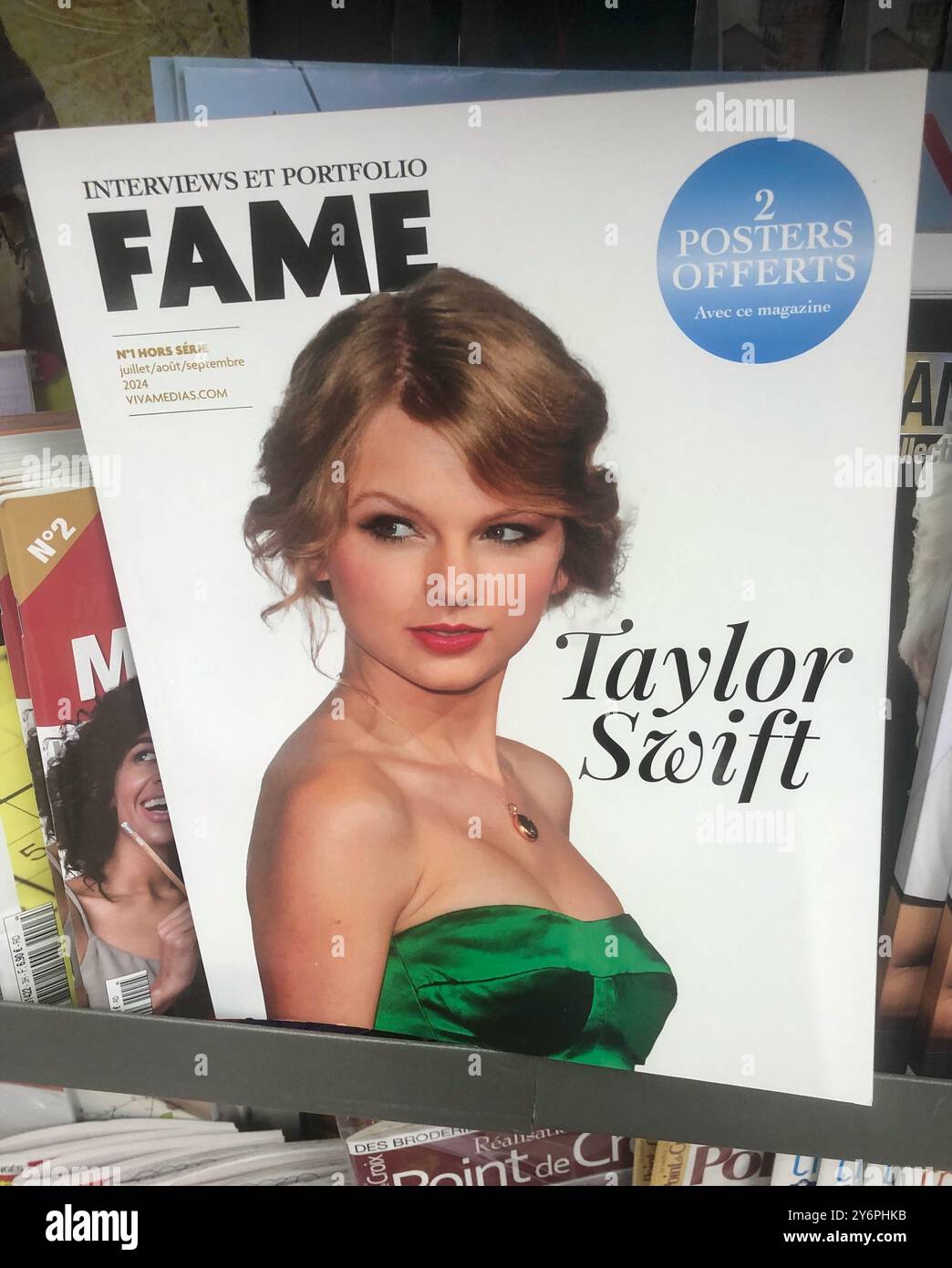 Eine Nahaufnahme des Titelbildes des FAME Magazins, das ein Foto von Taylor Swift zeigt. Foto aufgenommen in Normandie, Frankreich 2024. Stockfoto