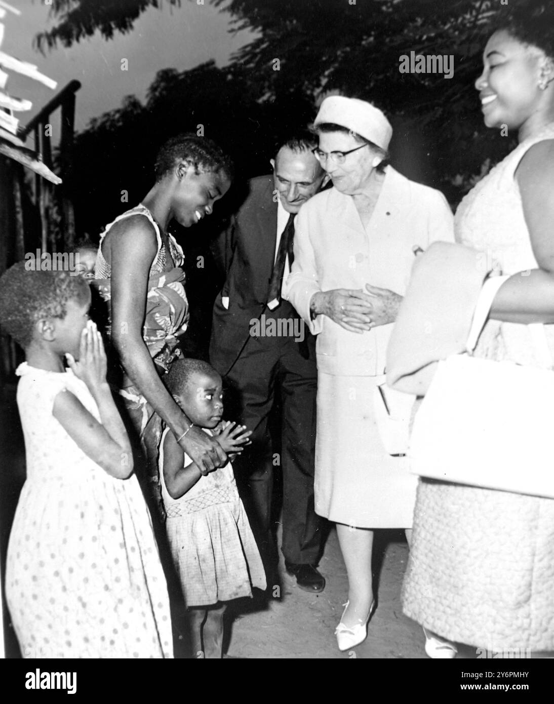 EHEFRAU DES ISRAELISCHEN PRÄSIDENTEN IZHAK BEN ZVI IN DER REPUBLIK KONGO / ; 7. AUGUST 1962 Stockfoto