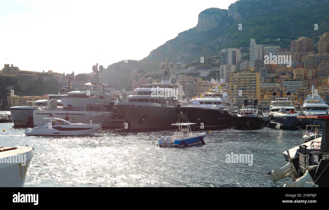 Monte Carlo, Monaco - 26. September 2024: Monaco Yacht Show Atmosphäre. MYS, Yachting, Bateau, Boote, Yachten, Boote. Mandoga Media Germany Monaco Yacht Show 2024 *** Monte Carlo, Monaco 26. September 2024 Monaco Yacht Show Atmosphere MYS, Yachting, Bateau, Boote, Yachten, Boote Mandoga Media Germany Monaco Yacht Show 2024 Stockfoto