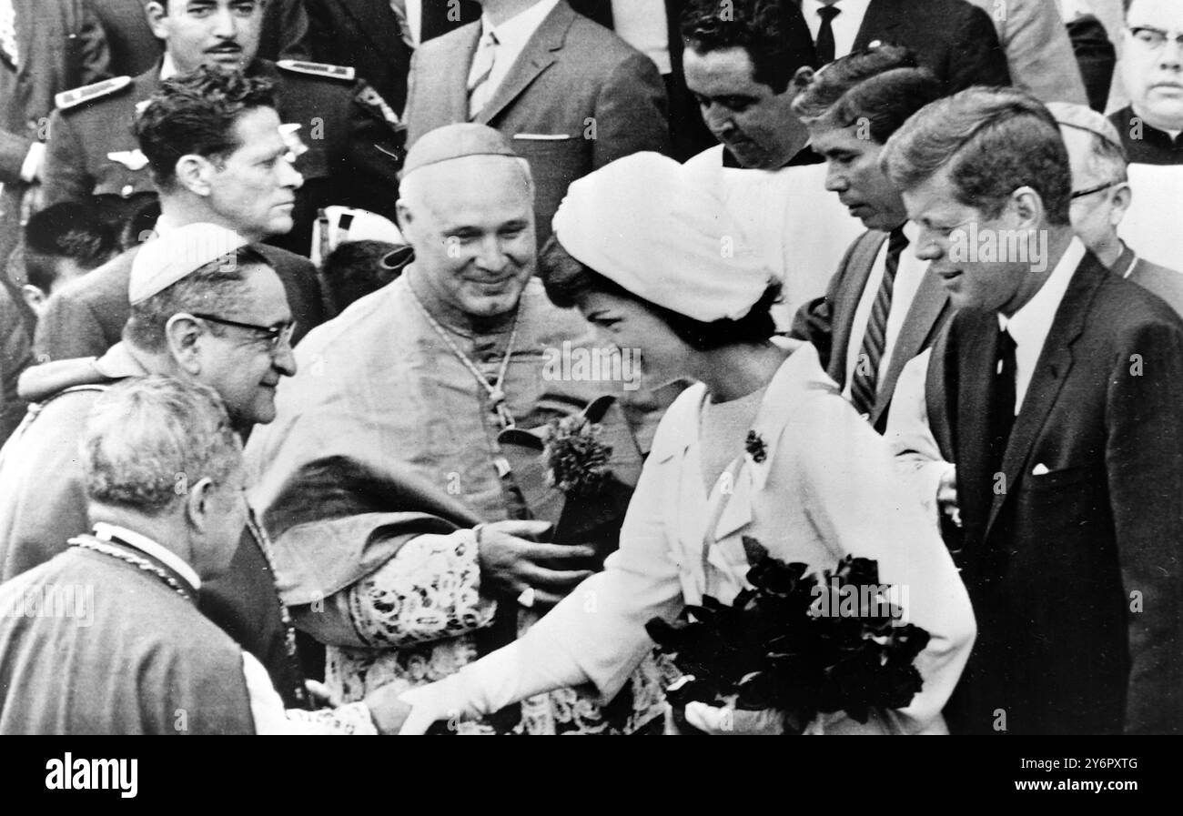 US-AMERIKANISCHER PRÄSIDENT JOHN F. KENNEDY MIT EHEFRAU UND ERZBISCHOF MIRANDA VON MEXIKO / ; 3. JULI 1962 Stockfoto