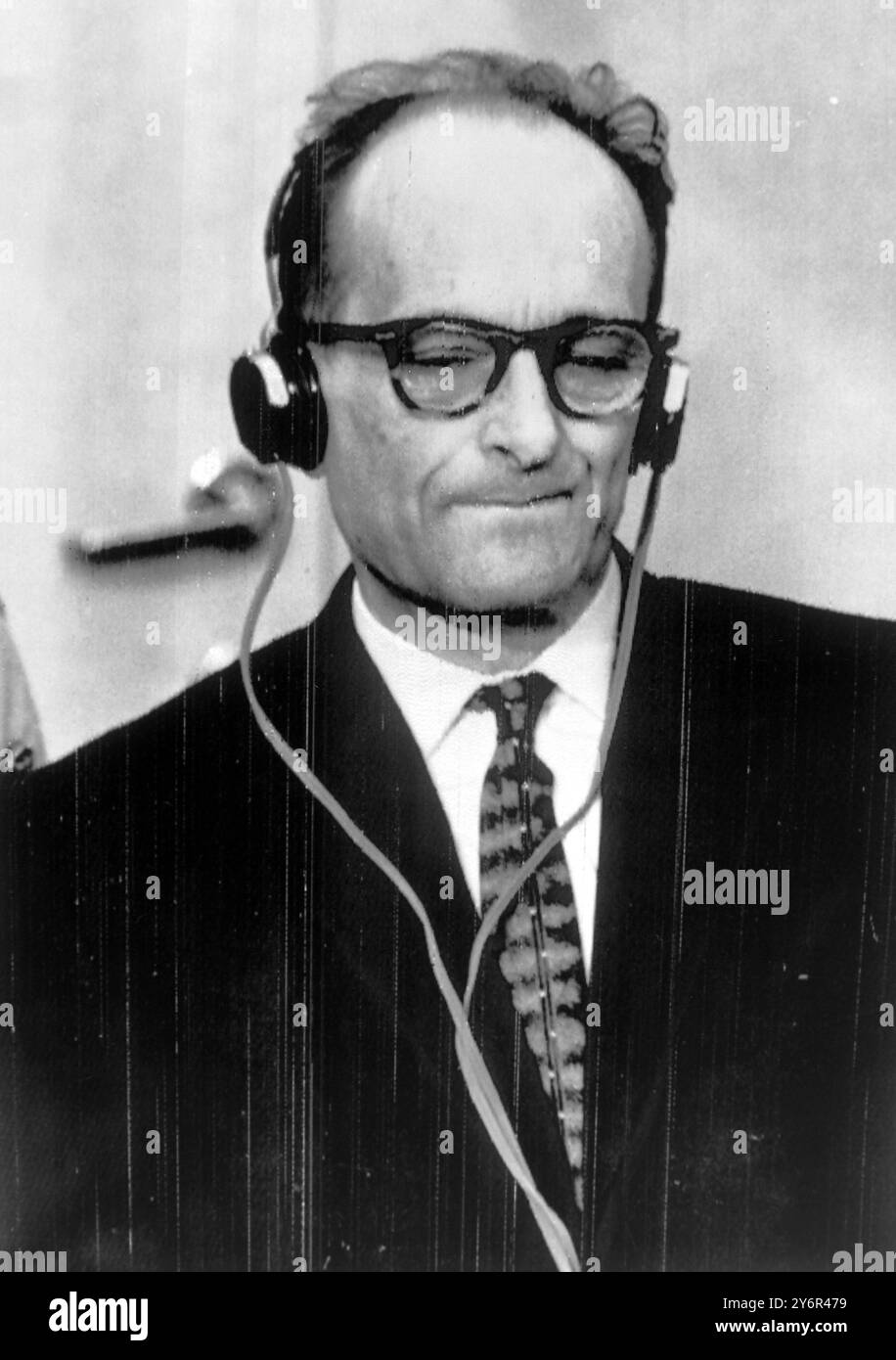 RECHT & ORDNUNG ADOLPH EICHMANN HÖRT DAS TODESURTEIL BEISST LIPPE IN JERUSALEM ; 29. MAI 1962 Stockfoto