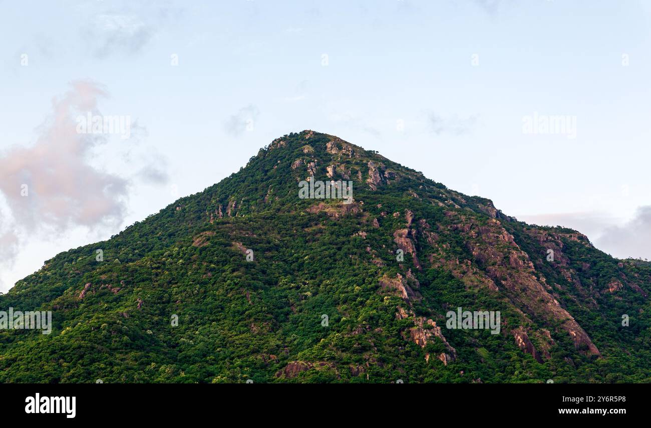 Das Alsoda-Gebirge in Abha-Stadt liegt im südlichen Teil Saudi-Arabiens. Stockfoto