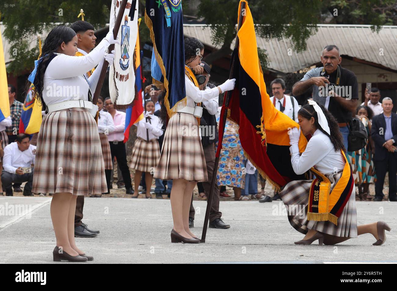 GYE FLAGGENSCHWUR Duran, Donnerstag, 26. September 2024 in der Bildungseinheit der Provinz Canar, im Kanton Duran, fand der feierliche Akt des Treueids statt Fotos CÃ sar Munoz API Duran Guayas Ecuador SOI GYE FLAGGENSCHWUR 9aea74b576dcd7a55343da909c448fef Copyright: xCÃ sarxMunozx Stockfoto