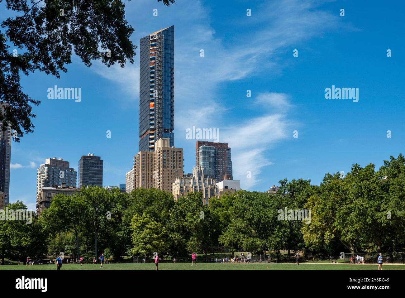 50 West 66th St. ist eine 69-stöckige Eigentumswohnung über dem Central Park auf der Upper West Side, 2024, NYC, USA Stockfoto