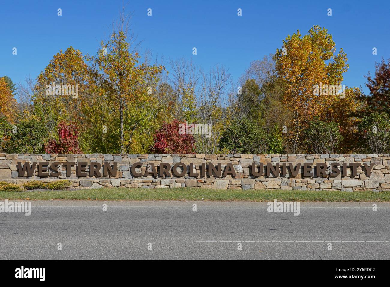 Schild zur Western Carolina University am Campus Stockfoto