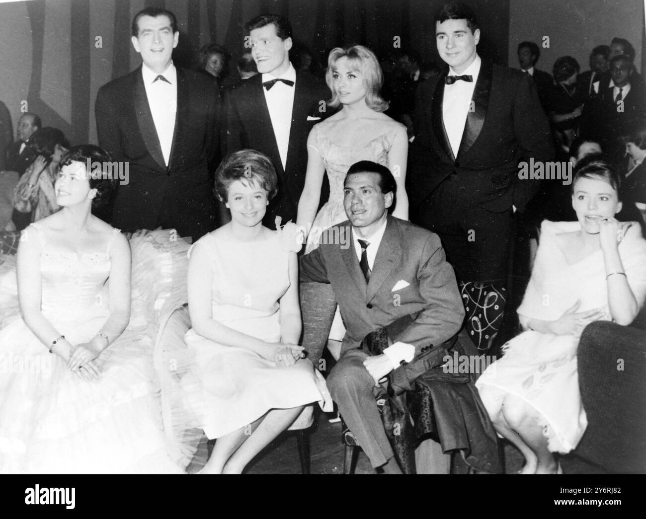 ISABELLE AUBRET POSIERT MIT 2. UND 3. GEWINNERN BEIM EUROVOSION MUSIC SONG CONTEST AM 20. MÄRZ 1962 Stockfoto