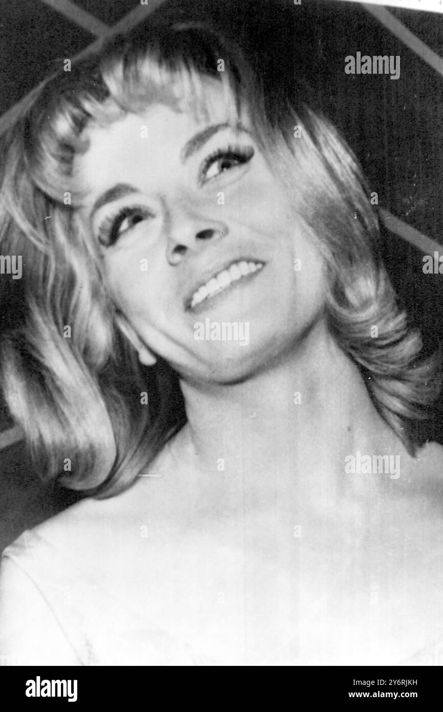 SÄNGERIN ISABELLE AUBRET NACH DEM GEWINN DES EUROPÄISCHEN LIEDWETTBEWERBS / 19. MÄRZ 1962 Stockfoto