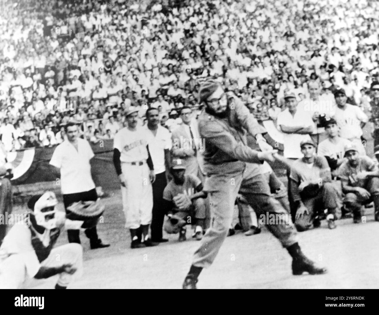 FIDEL CASTRO SPIELT BASEBALL / 26. FEBRUAR 1962 Stockfoto