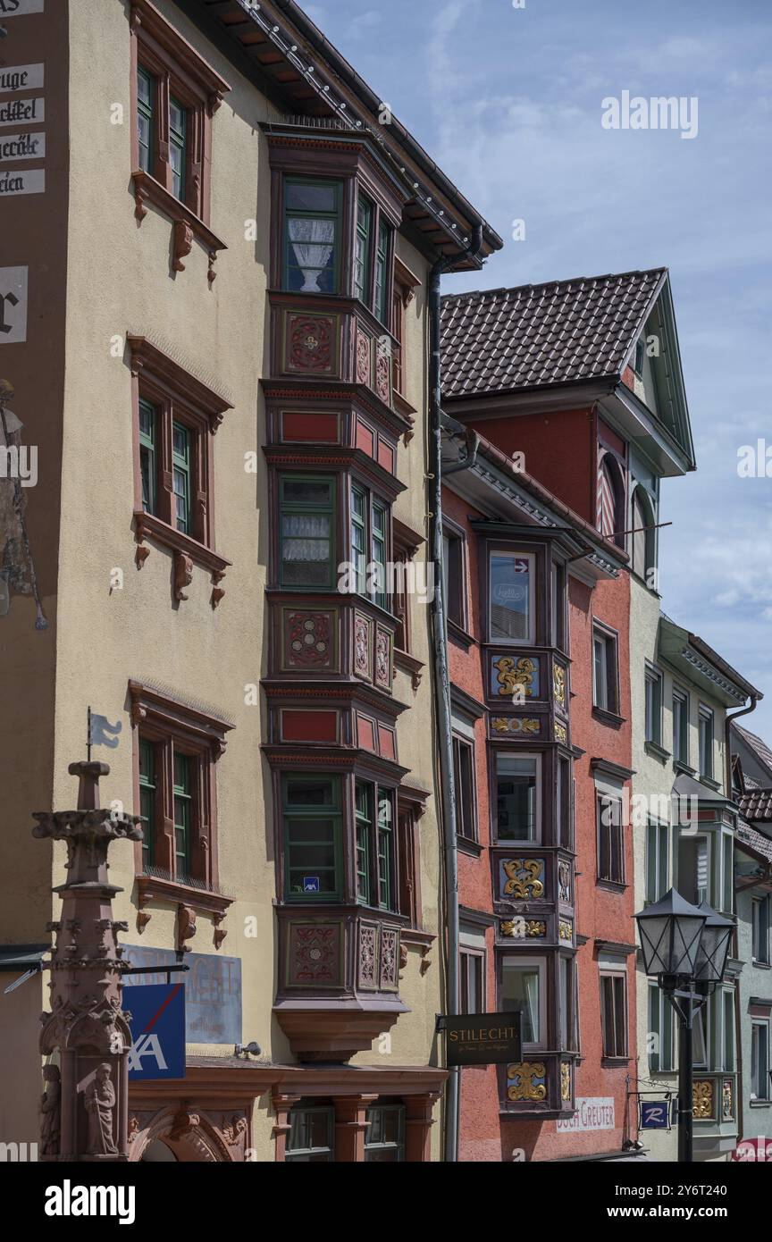 Historische Stadthäuser um 1600 mit dreigeschossigen Erkerfenstern, Hauptstraße, Rottweil, Baden-Württemberg, Deutschland, Europa Stockfoto