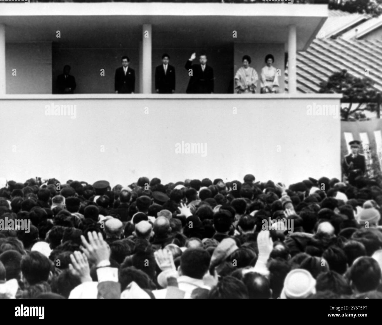 KAISER HIROHITO VON JAPAN MIT ANDEREN JAPANISCHEN KÖNIGEN AM 6. JANUAR 1962 Stockfoto