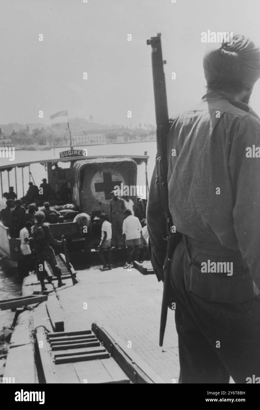 GOA ROTES KREUZ-LASTWAGEN BELADEN MIT SOLDATEN 24. DEZEMBER 1961 Stockfoto