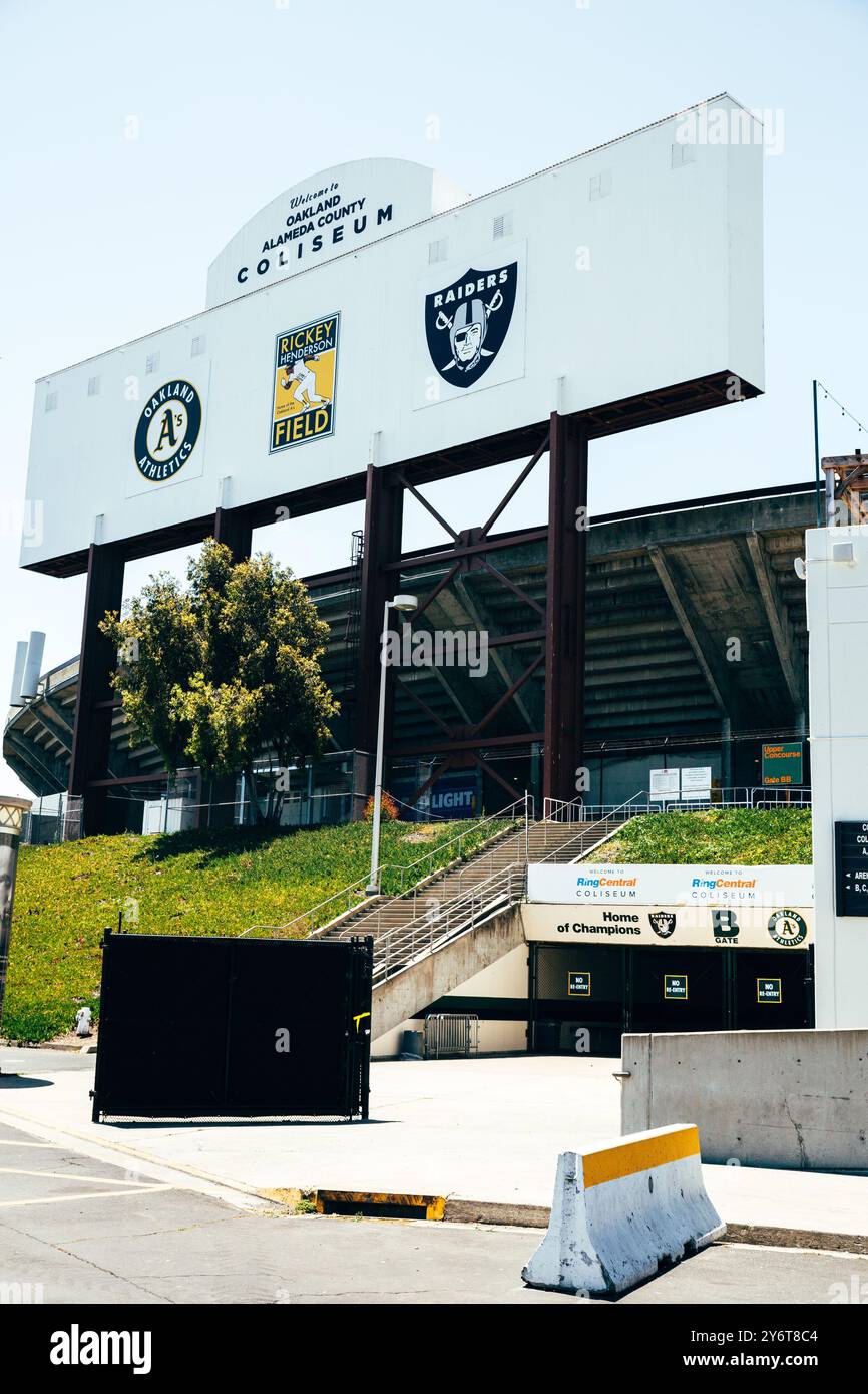 Oakland A's und Oakland Raiders unterzeichnen im Oakland Alameda County Coliseum | Oakland, Kalifornien 2019 Stockfoto