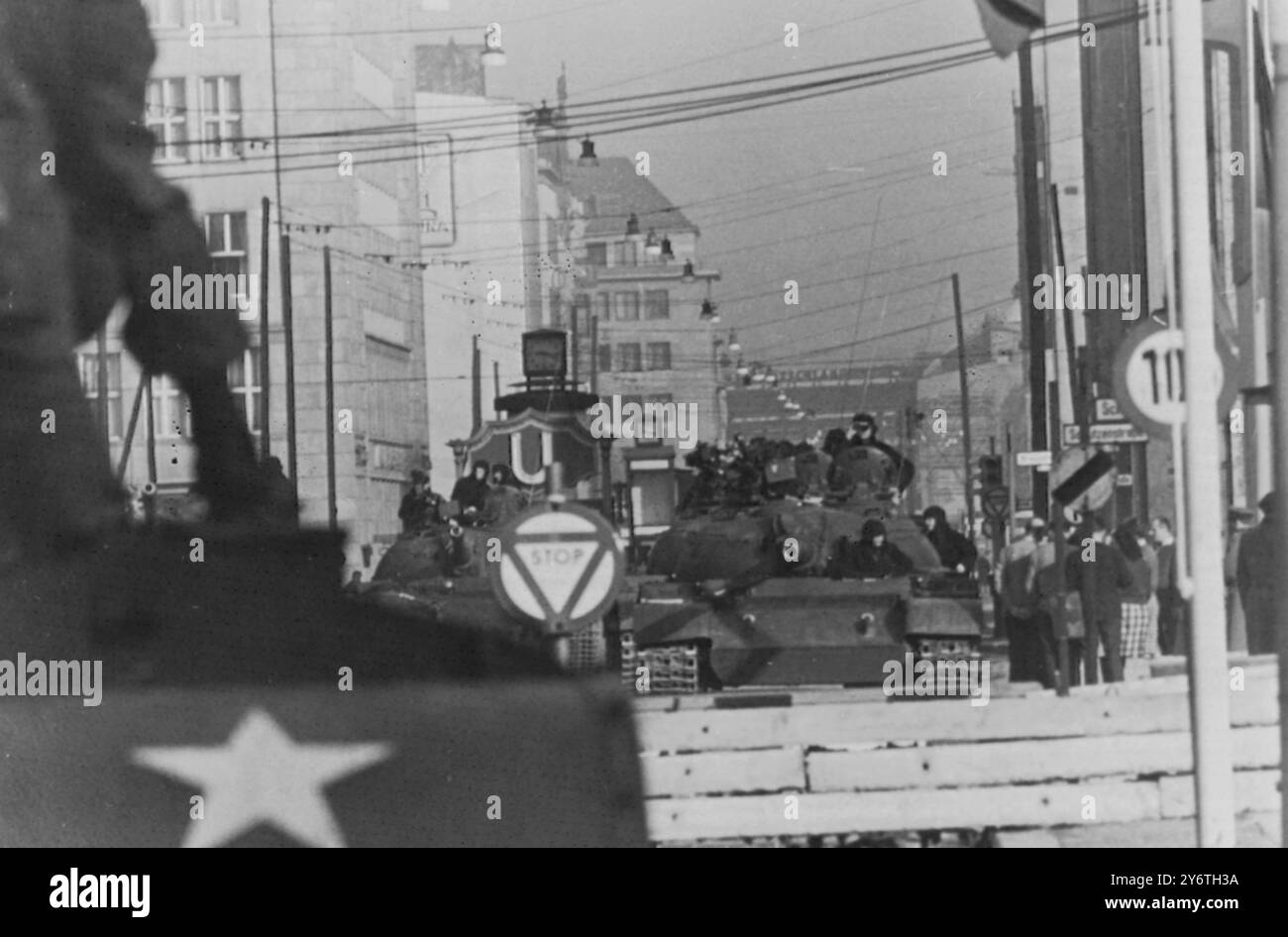 RÜCKZUG DER SOWJETISCHEN PANZER IN BERLIN AM 28. OKTOBER 1961 Stockfoto