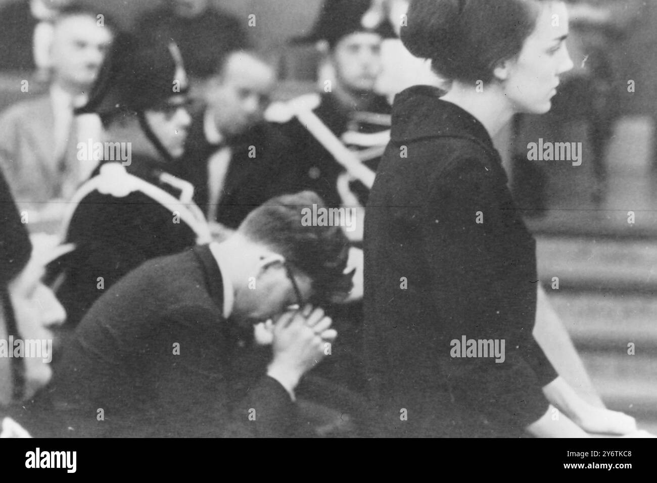 JOSETTE BAUER MIT EHEMANN RICHARD IM MORDPROZESS IN GENF / 13. OKTOBER 1961 Stockfoto