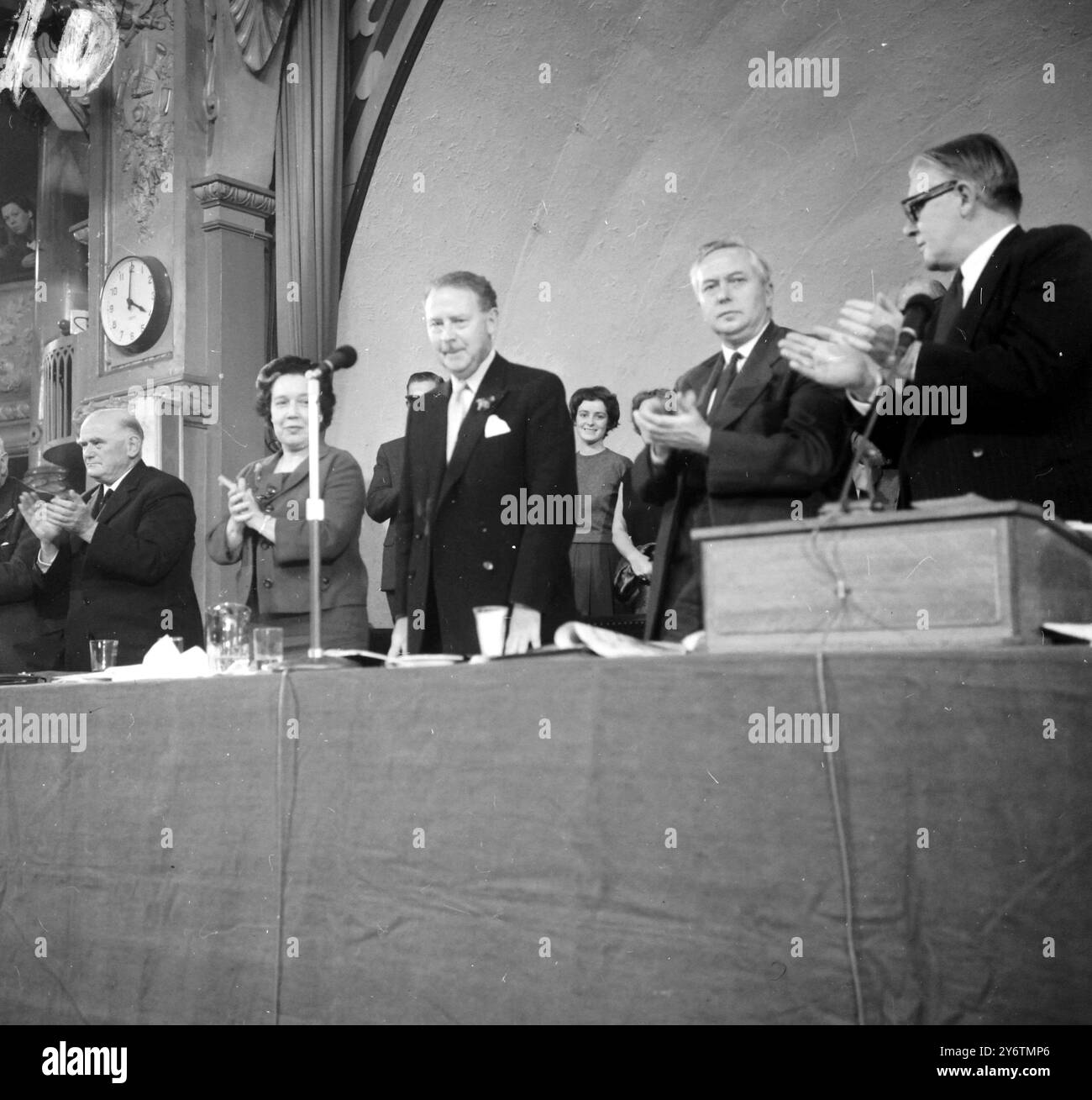 HUGH GAITSKELL AUF DER ARBEITSPARTEIENKONFERENZ IN BLACKPOOL AM 4. OKTOBER 1961 Stockfoto