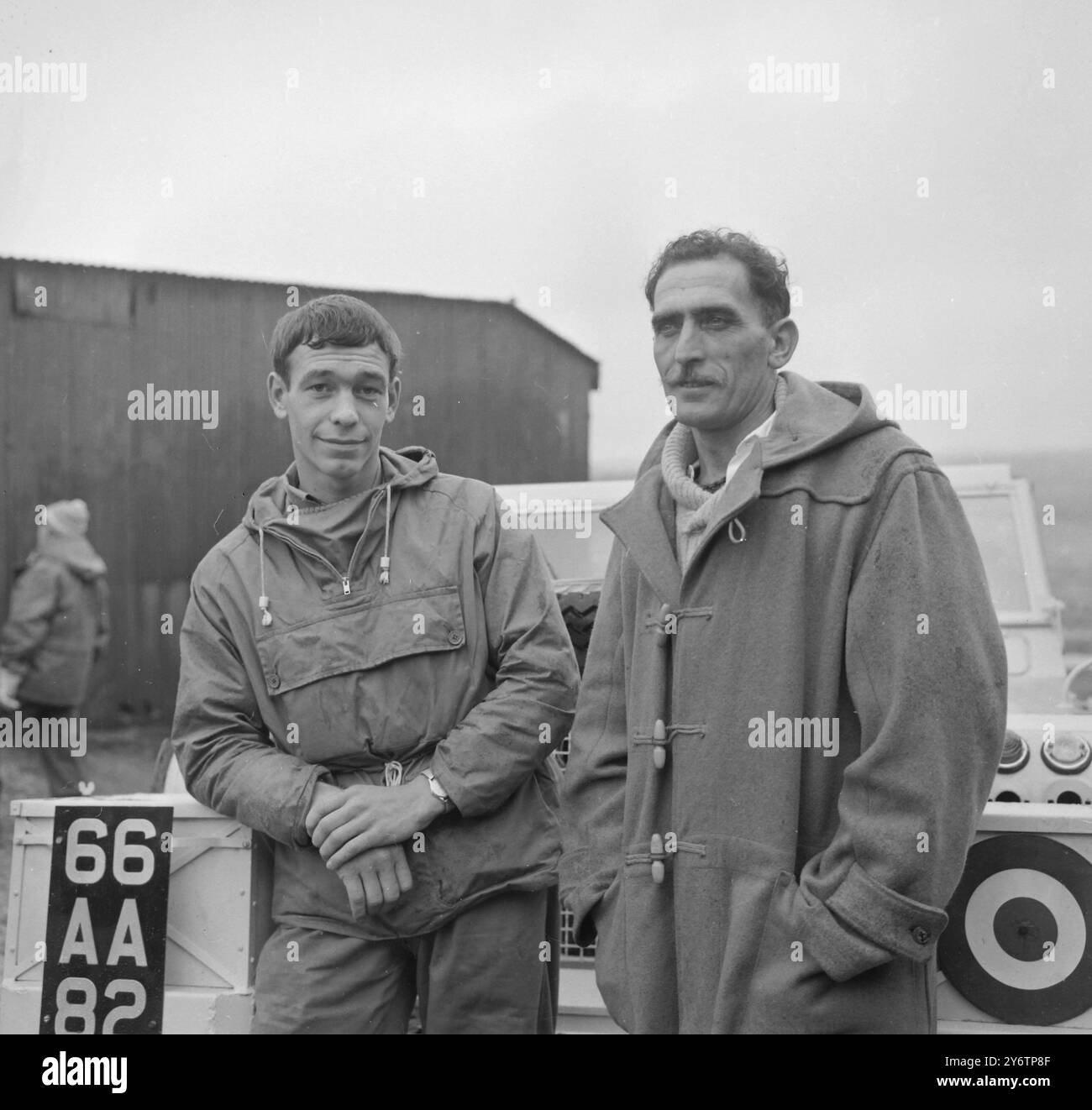 BRITISCHE ARMEEANGEHÖRIGE TRAINIEREN MIT DER RAF FÜR DIE TRANS-AFRIKA-EXPEDITION AM 27. SEPTEMBER 1961 Stockfoto