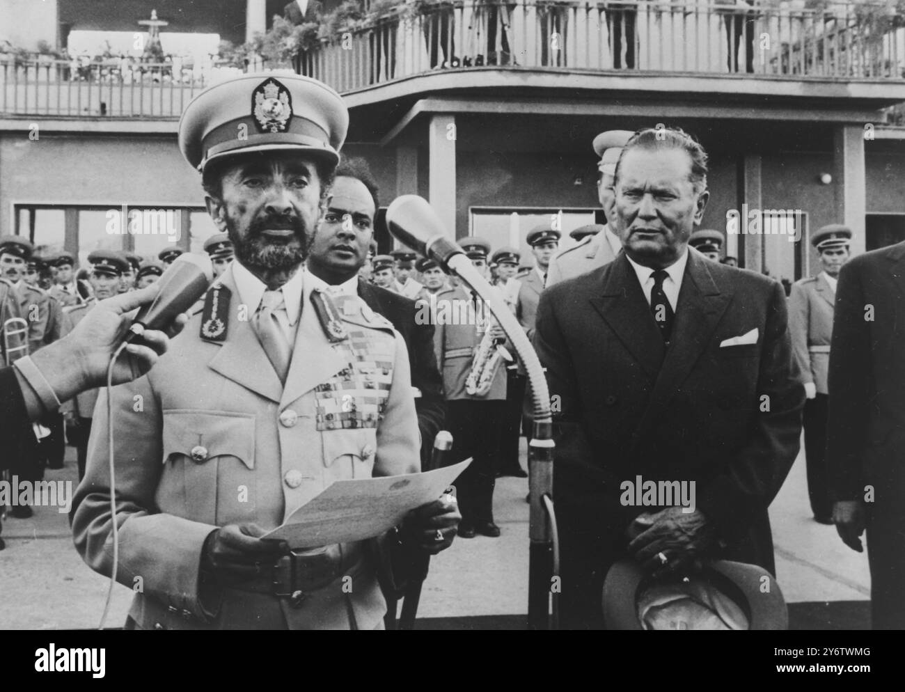 HAILE SELASSIE, KAISER VON ÄTHIOPIEN, ERKLÄRT SICH ZUR REDE VON PRÄSIDENT TITO IN BELGRAD / 31. AUGUST 1961 Stockfoto