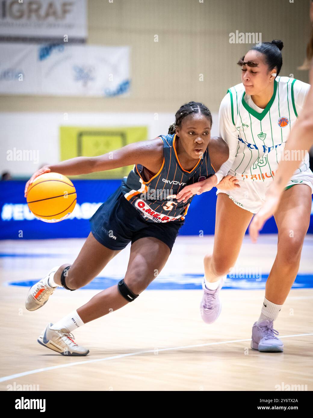 Ferrol, Spanien. 26. September 2024. Korb Eurocup Damen. Baxi Ferrol vs. OMPES Battipaglia. Quelle: Ismael Miján/Alamy Live News Stockfoto