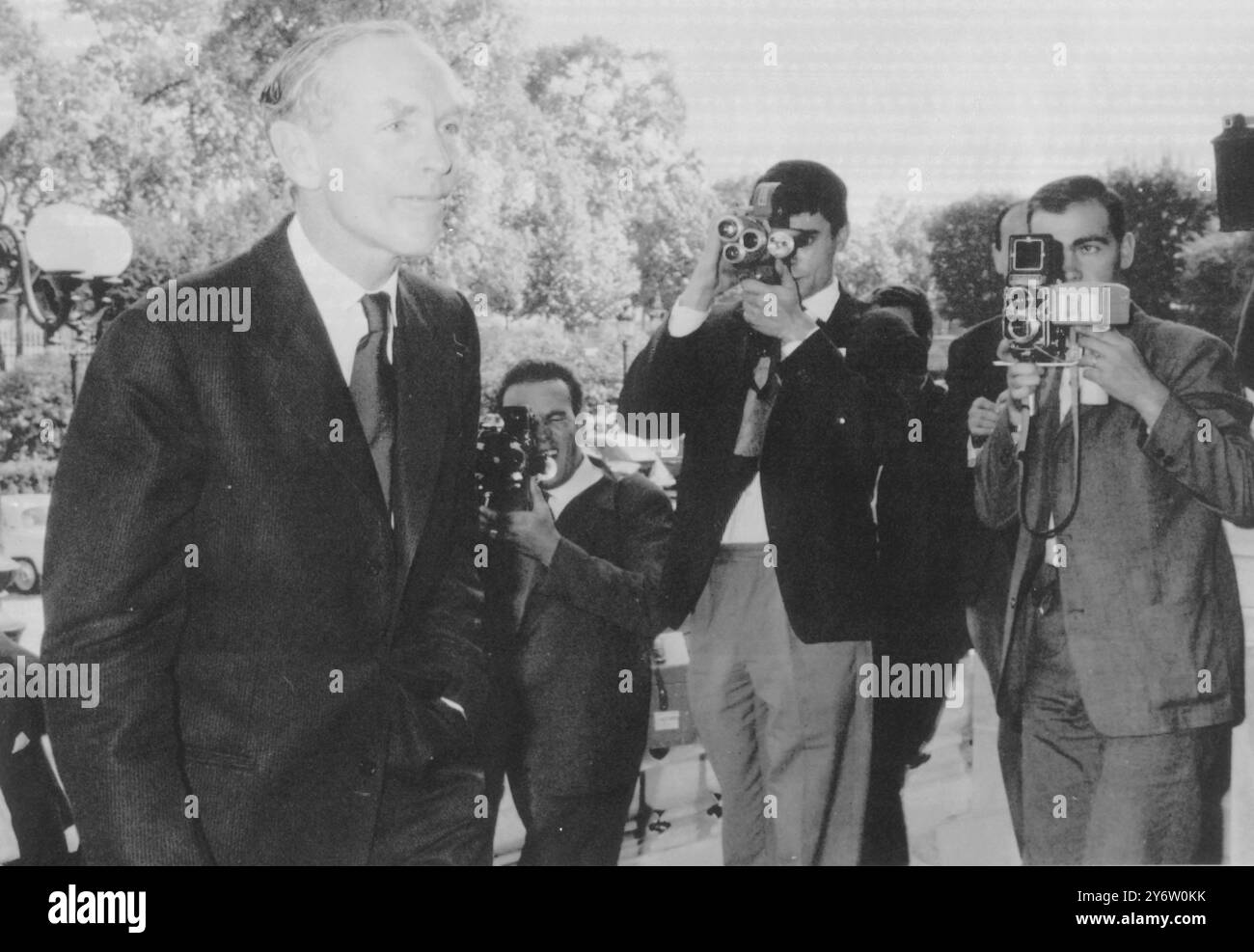 LORD HOME IN BERLIN FÜR CRISIS BIG 4 TALKS / 5. AUGUST 1961 Stockfoto