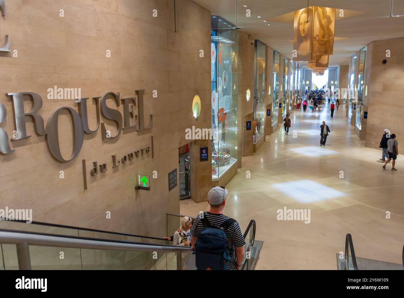 Paris, Frankreich, Weitwinkelblick, innen, 'Le Carrousel du Louvre', Touristen, Leute Shopping, lokale Geschäfte Stockfoto