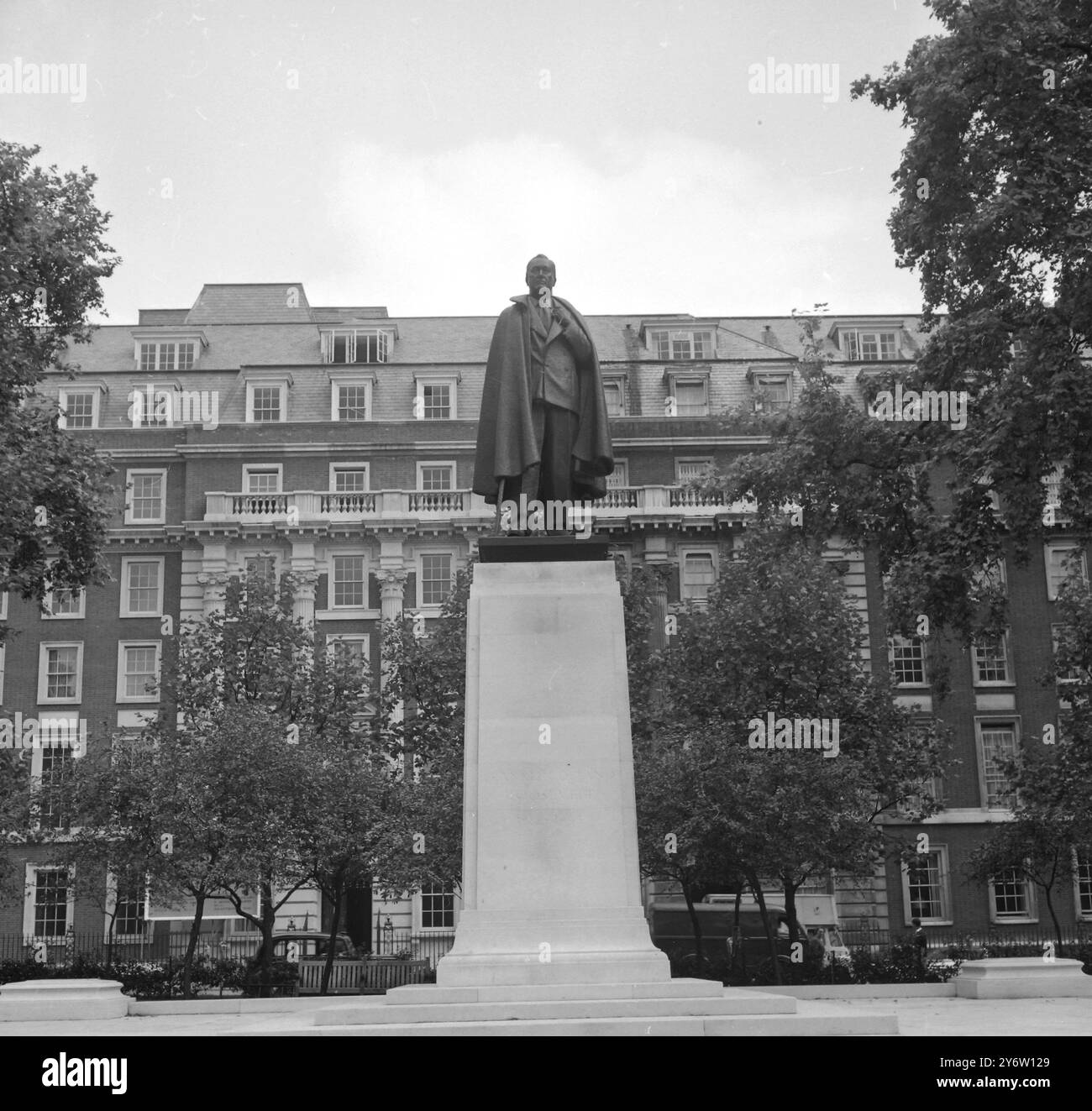 STATUEN FRANKLIN D ROOSEVELT STATUE REINIGUNG IN LONDON 31 JULI 1961 Stockfoto