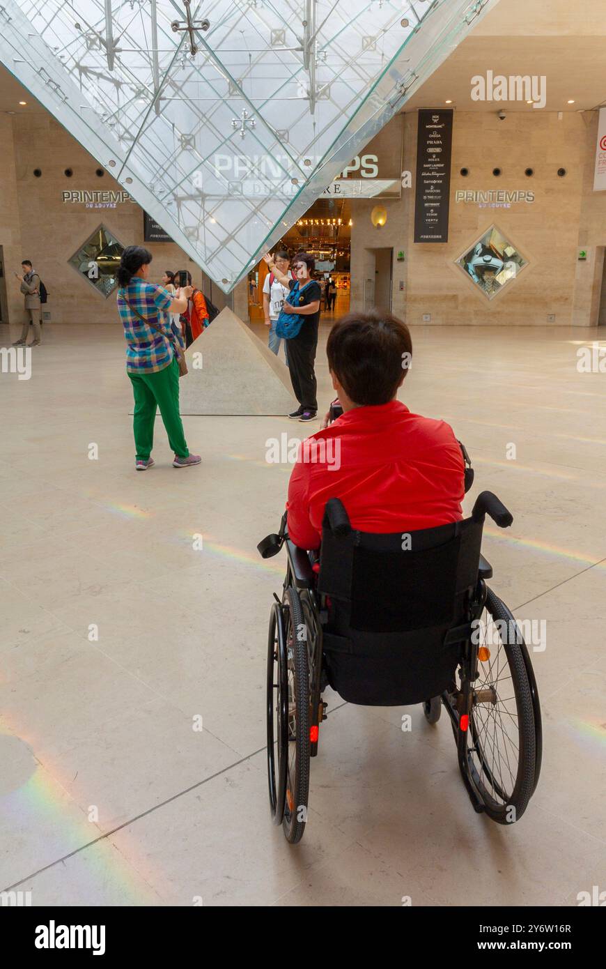 Paris, Frankreich, Weitwinkelblick, innen, 'Le Carrousel du Louvre', Touristen, Leute Shopping, lokale Geschäfte Stockfoto