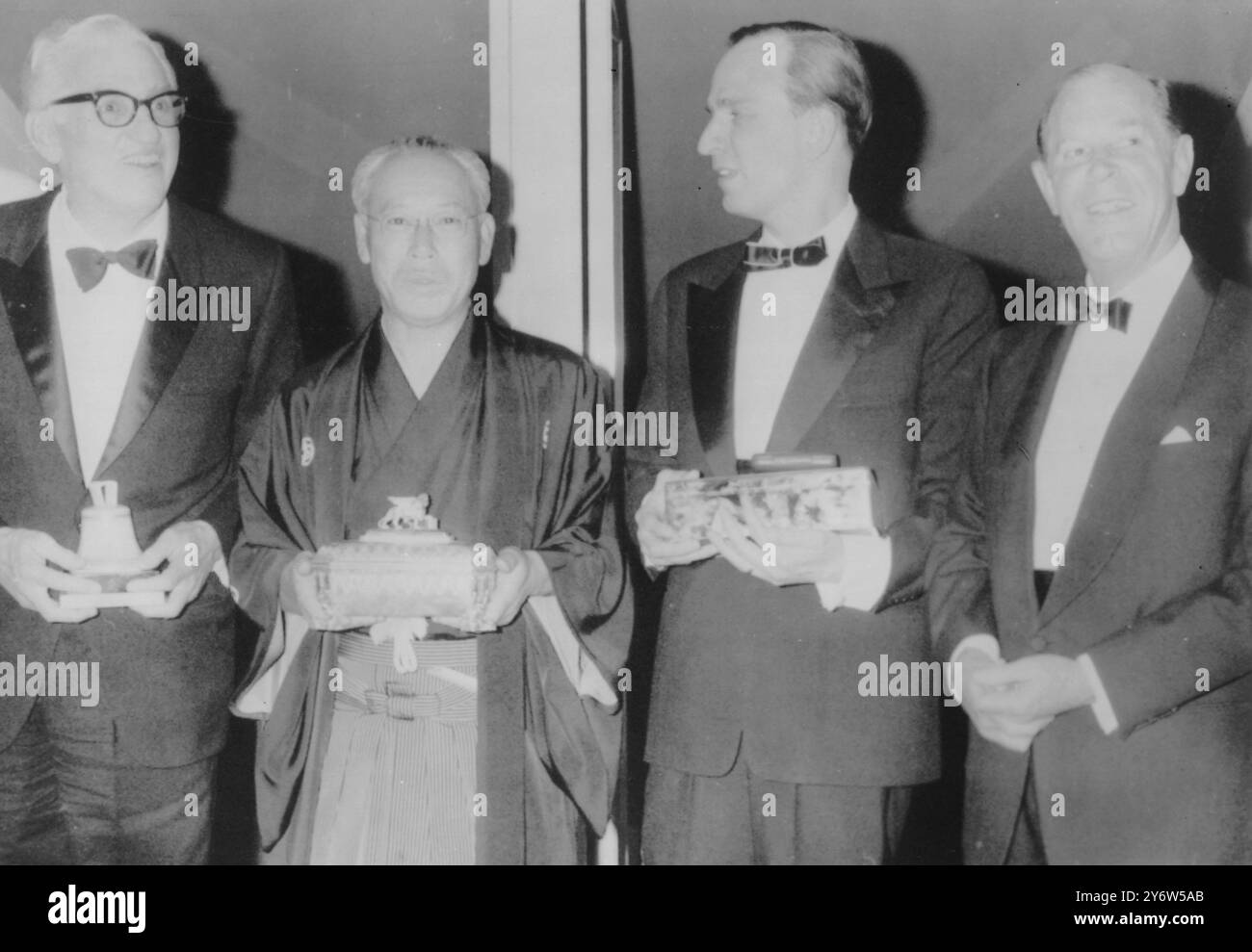 DAVID SELZNICK UND INGMAR BERGMAN BEI DEN BERLINER FILMFESTSPIELEN / 30. JUNI 1961 Stockfoto