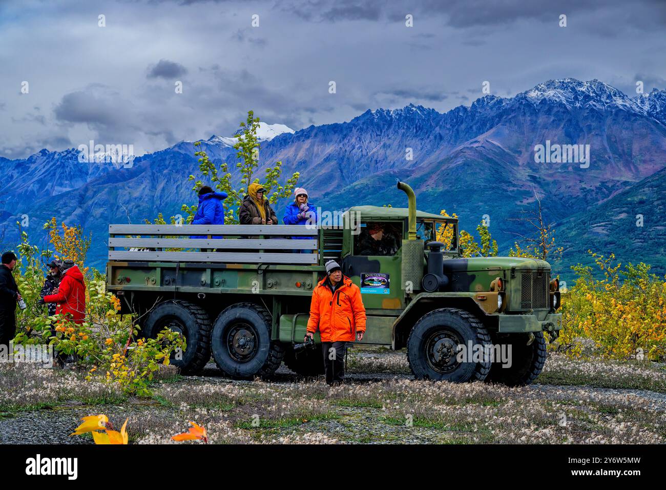 Überland-Safari, im Hinterland des Lake George National Natural Wahrzeichen Area, zum Knik Glacier in den großen 6x6-Trucks von Knik Glacier Tours Stockfoto