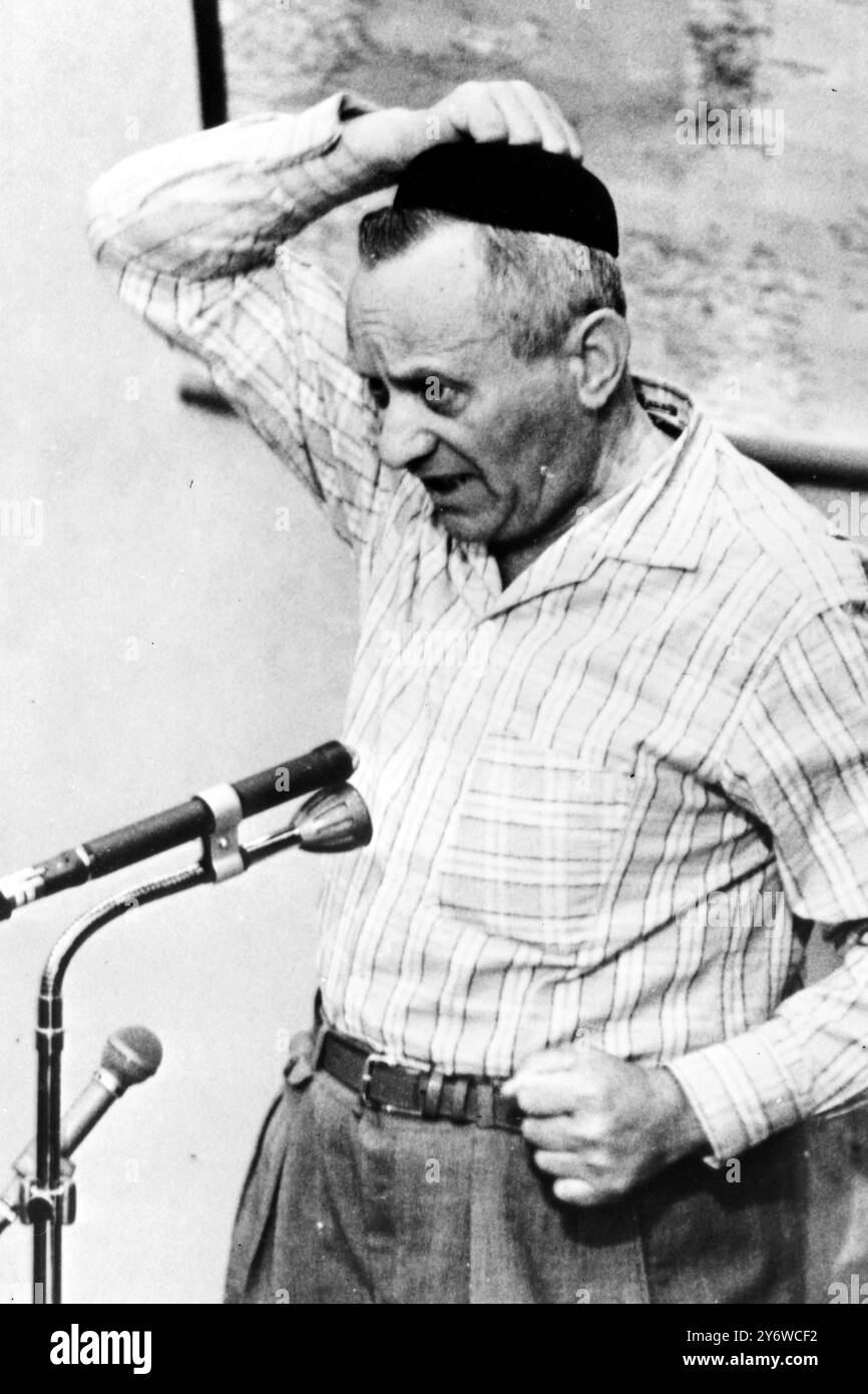 POLNISCHER ZEUGE AUF DEM EICHMANN-WEG IN JERUSALEM AM 1. MAI 1961 Stockfoto