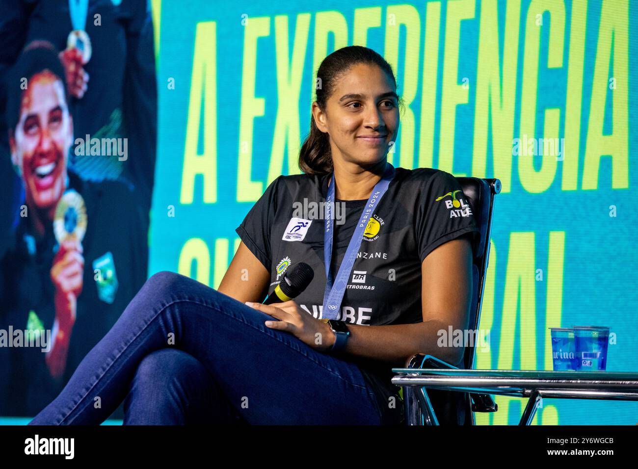 São PAULO, SP - 26.09.2024: COB EXPO - Athlete Ana Patrícia (Beachvolleyball) während der COB Expo Messe am Donnerstag (26). Die Veranstaltung bringt Athleten, ehemalige Athleten, Vereine, Unternehmen und Sportfans in einem einzigen Raum mit Vorträgen und Aktivierungen zusammen. Die Messe findet von Mittwoch (25) bis Sonntag (29) im Pro Magno Events Center in São Paulo, SP, statt. (Foto: Rodilei Morais/Fotoarena) Stockfoto