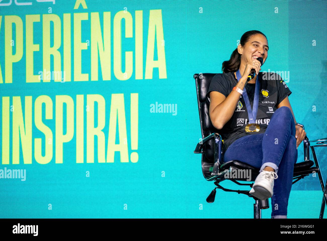 São PAULO, SP - 26.09.2024: COB EXPO - Athlete Ana Patrícia (Beachvolleyball) während der COB Expo Messe am Donnerstag (26). Die Veranstaltung bringt Athleten, ehemalige Athleten, Vereine, Unternehmen und Sportfans in einem einzigen Raum mit Vorträgen und Aktivierungen zusammen. Die Messe findet von Mittwoch (25) bis Sonntag (29) im Pro Magno Events Center in São Paulo, SP, statt. (Foto: Rodilei Morais/Fotoarena) Stockfoto