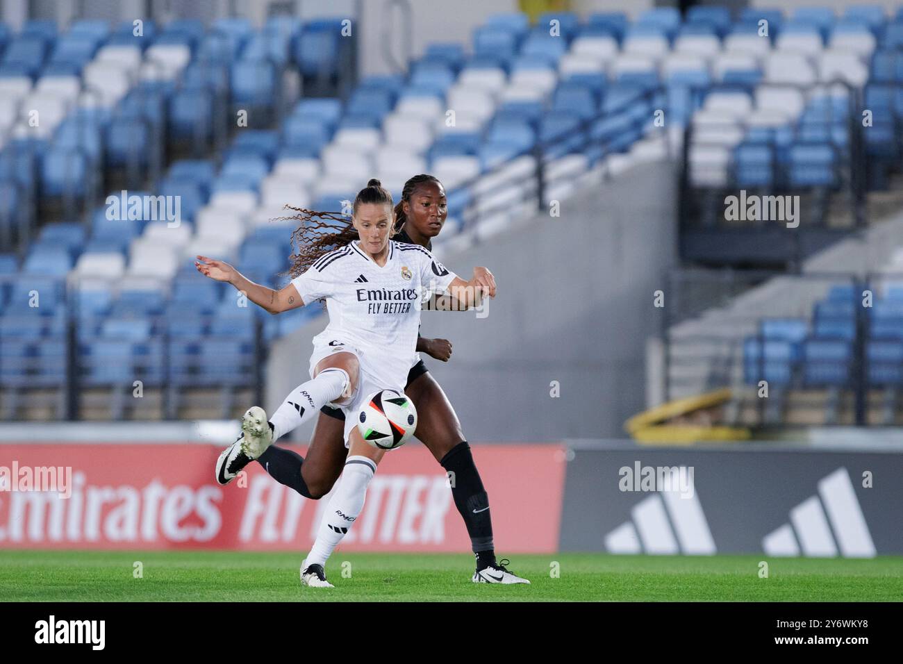 MADRID, SPANIEN - 26. SEPTEMBER: Sandie Toletti von Real Madrid Frauen im Spiel der UEFA Women's Champions League 24/25, Runde 2, zweites Leg zwischen Real Madrid und Sporting Portugal im Alfredo Di Stefano Stadion in Madrid. (Foto: Guillermo Martinez) Stockfoto