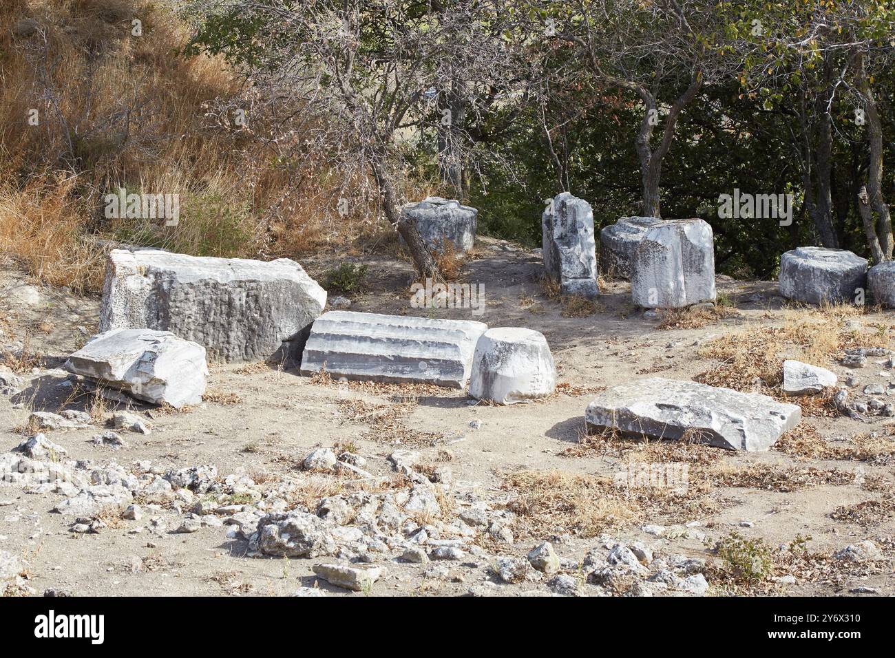 Bei einem Besuch in Troja kann man Überreste von Gebäuden sehen, die auf ihre frühesten prähistorischen Phasen datieren, zusammen mit denen aus dem sagenumwobenen Trojanischen Krieg. Stockfoto