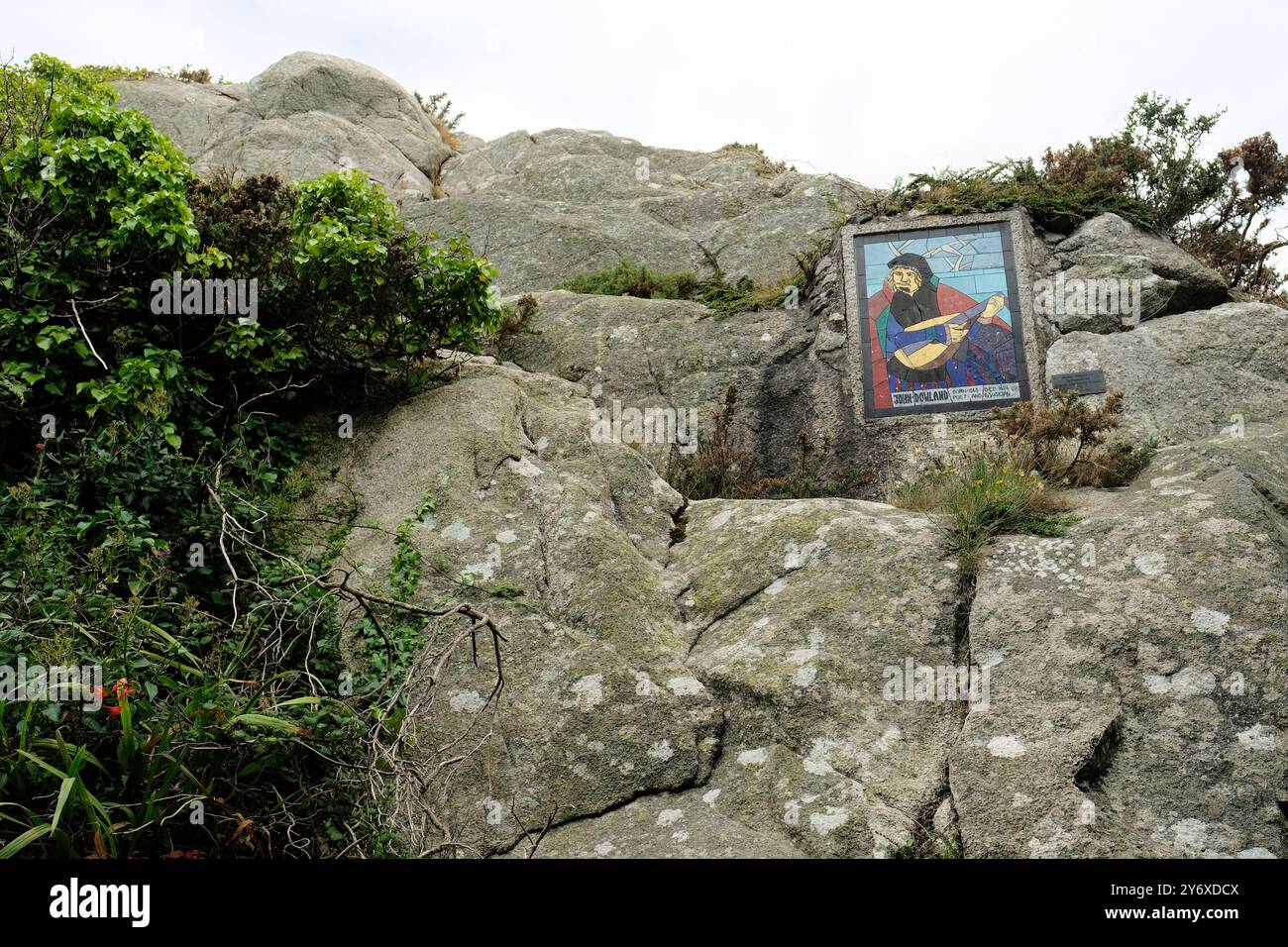 John Dowland Mosaik im Sorrento Park an der Coliemore Road in Dalkey, County Dublin, Irland; lokaler Park mit Blick auf die Irische See und Dalkey Island. Stockfoto