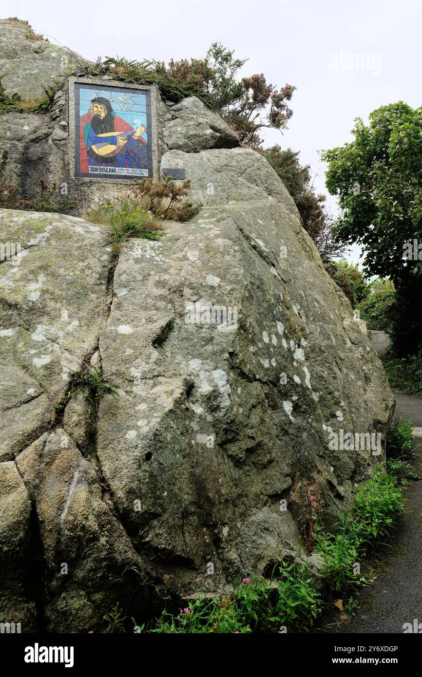 John Dowland Mosaik im Sorrento Park an der Coliemore Road in Dalkey, County Dublin, Irland; lokaler Park mit Blick auf die Irische See und Dalkey Island. Stockfoto