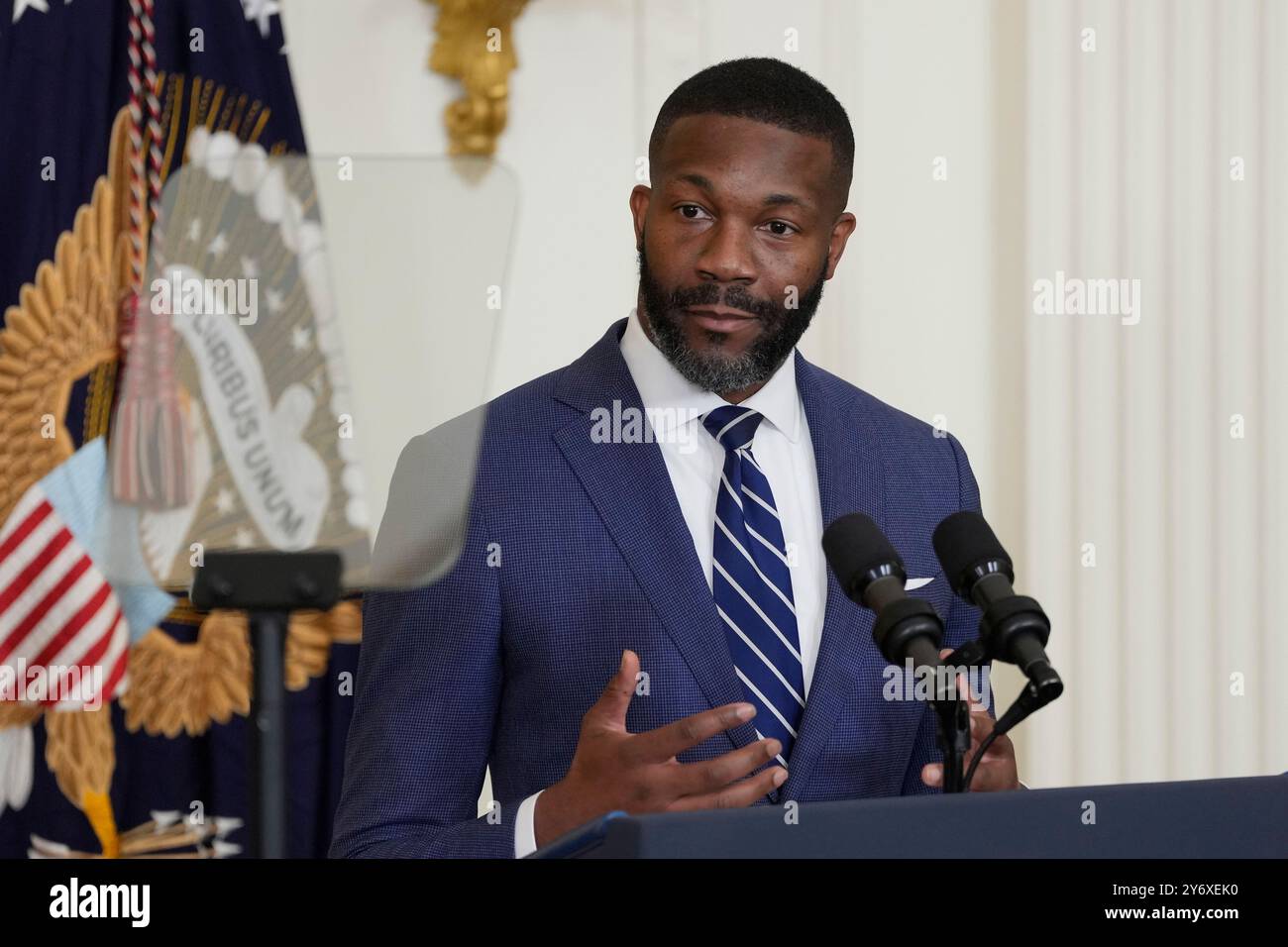 Bürgermeister Randall L. Woodfin (Demokrat von Birmingham, Alabama) äußert sich am 26. September 2024 im East Room des Weißen Hauses in Washington, DC. Kredit: Chris Kleponis/CNP Stockfoto