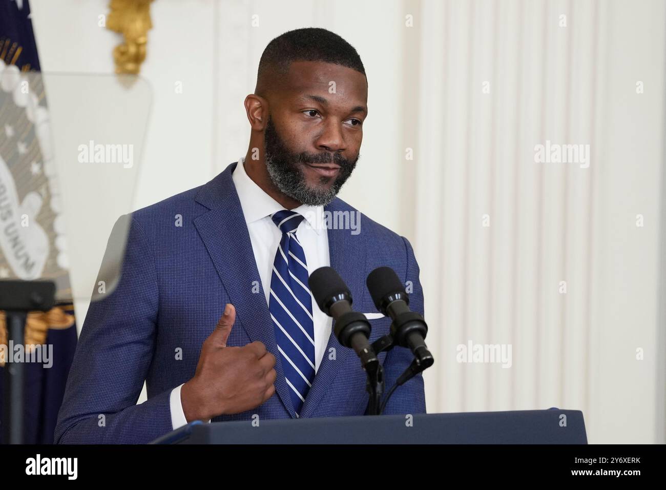 Bürgermeister Randall L. Woodfin (Demokrat von Birmingham, Alabama) äußert sich am 26. September 2024 im East Room des Weißen Hauses in Washington, DC. Kredit: Chris Kleponis/CNP Stockfoto